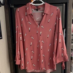 Como Black  Dusty Rose Lipstick Print Blouse